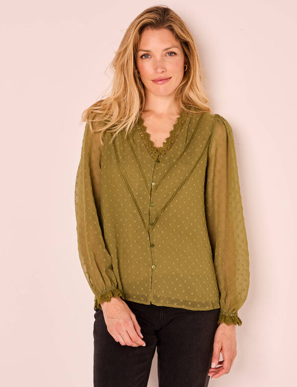 Chemisier voile plumetis, détails macramé (kaki) Chemisier voile plumetis, détails macramé (kaki)